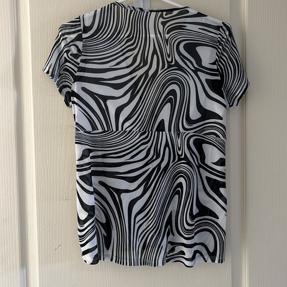 Patterned Top - Picture 3 of 4